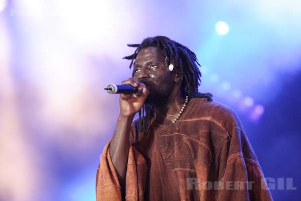 TIKEN JAH FAKOLY - 2005-09-09 - LA COURNEUVE - Parc Departemental - Grande Scene - 